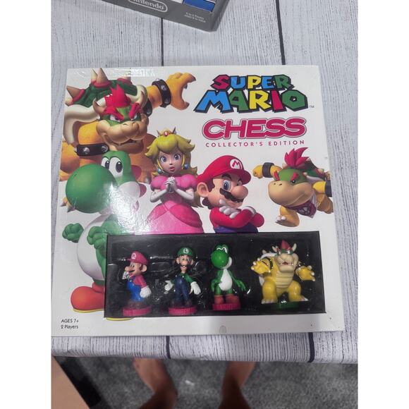 Super Mario Bros Chess Collectors Edition - Picture 1 of 7